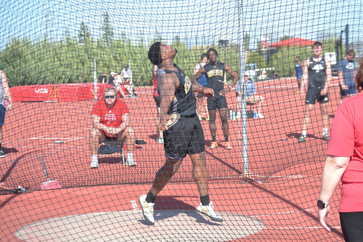 Bullion wins discus for @WSCXCTF men at South Dakota Challenge. #PlayforthePaw wscwildcats.com/news/2024/4/13…