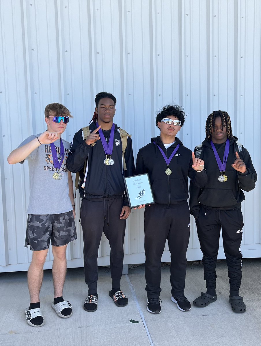 BradyJ_track's tweet photo. Results from Hub Relays 4/13

4x100- 44.07 PR
4x200- 1:34.88 PR
Team scores- 1st https://t.co/kKupqXB88X