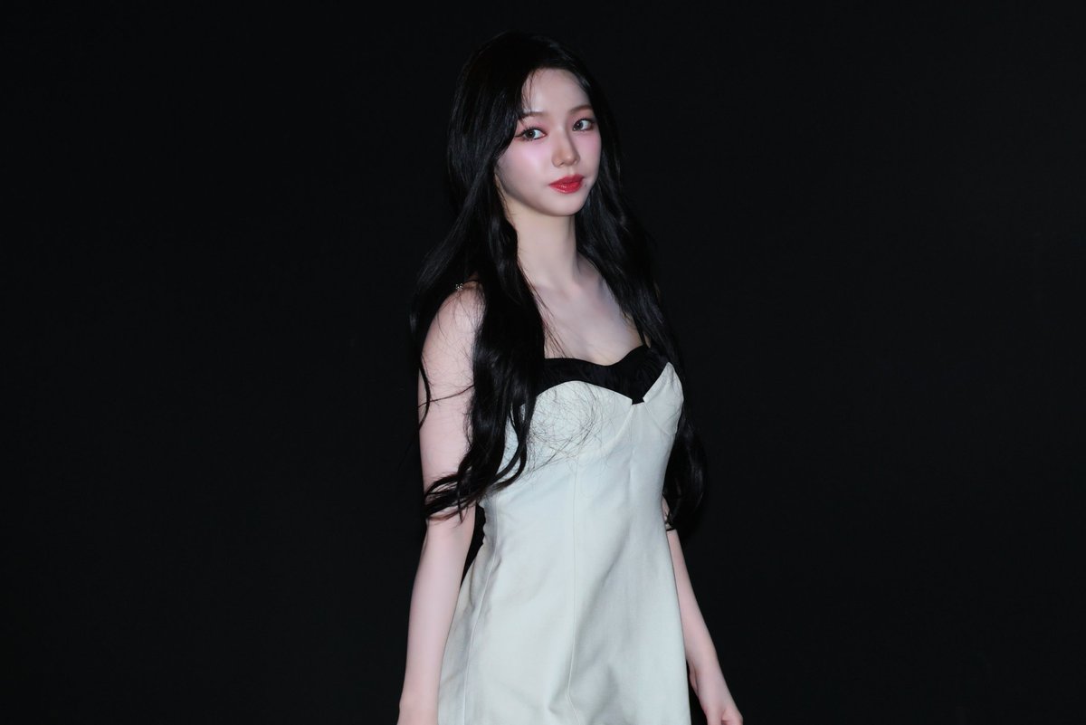 240413 카리나 🦢🖤

#에스파 #aespa #유지민 #KARINA #エスパ #カリナ #무대인사 #PHOTO