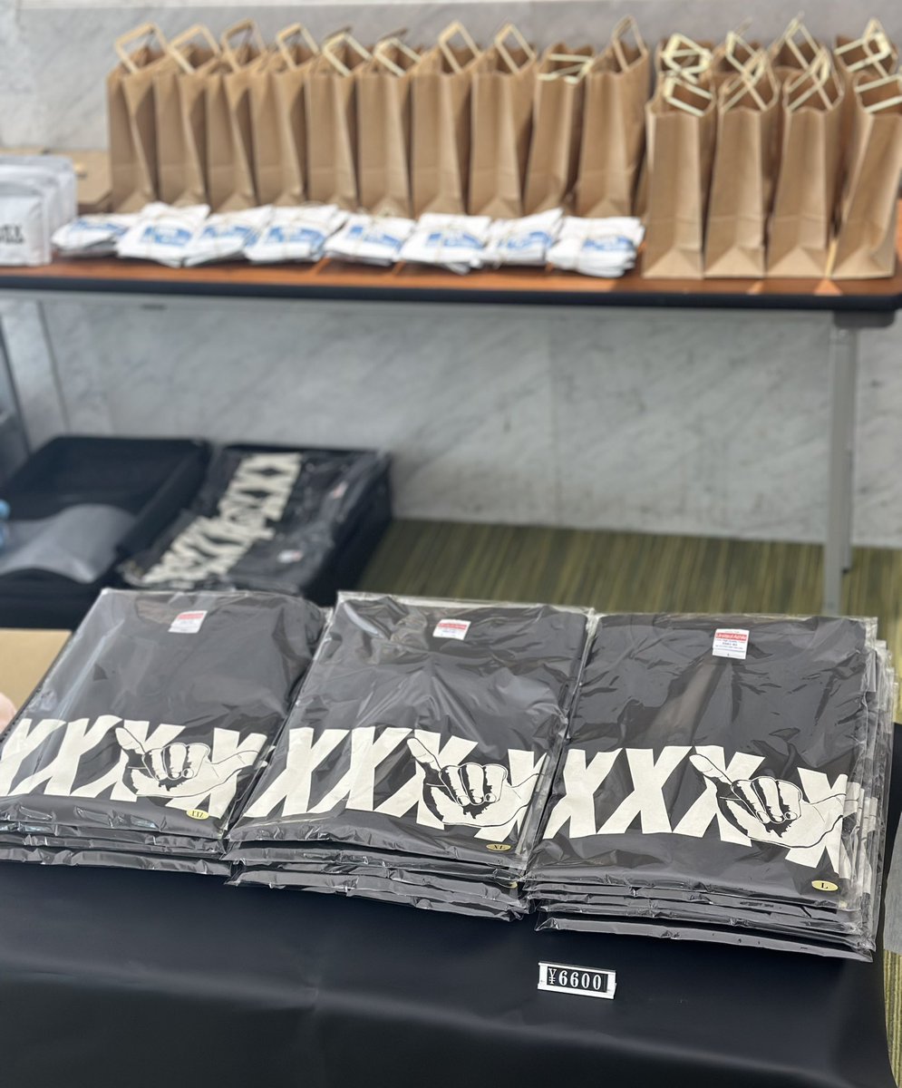 owethawk's tweet image. 梅田ステラホール到着。

全席完売御礼のACTION大魔王

開場時は撮影会

T-Hawk物販ブースは"全試合終了後"

ACTION大魔王限定スペシャルノベルティを用意してお待ちしております。
(数に限りがあります)
#GLEAT
#STRONGHEARTS