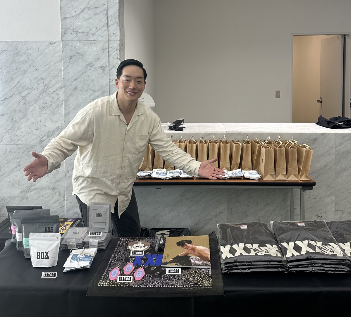 owethawk's tweet image. 梅田ステラホール到着。

全席完売御礼のACTION大魔王

開場時は撮影会

T-Hawk物販ブースは"全試合終了後"

ACTION大魔王限定スペシャルノベルティを用意してお待ちしております。
(数に限りがあります)
#GLEAT
#STRONGHEARTS