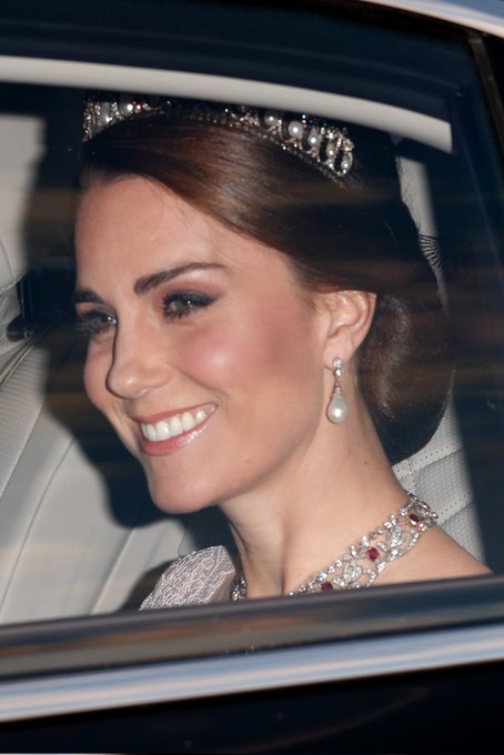 DAYSfanLA's tweet photo. Praying for beautiful Princess Catherine. โค๏ธ๐โค๏ธ
#IStandWithPrincessCatherine
#IStandWithThePrincessOfWales
#BeautifulPrincessCatherine https://t.co/xaUX8y1Z7g