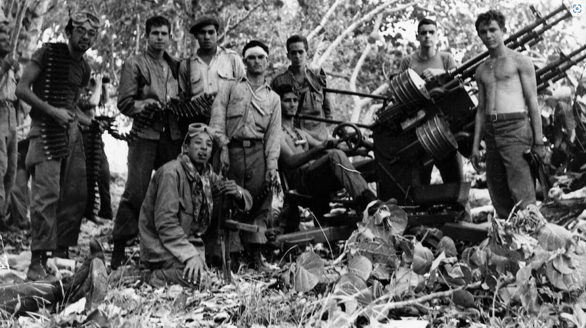 #OTD in #History 1961, the #BayofPigs invasion was launched by US-trained Cuban exiles to ignite a counterrevolution vs #FidelCastro. But soon after it failed, #Cuba embraced socialism & the USSR sought to protect Cuba by placing nuclear missiles at striking distance of the #USA.