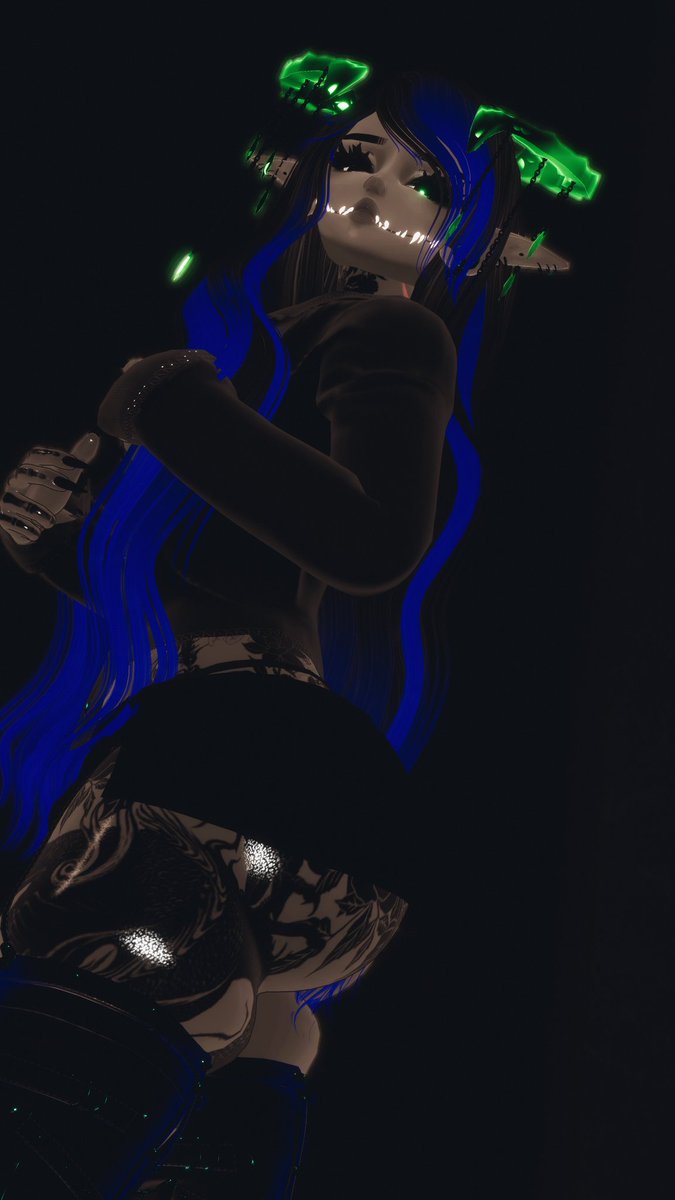 ChaoticSome's tweet photo. It seems like the moon shines bright today 💙✨️

📸 by @Wildieee_  (once again, and  yeah blame wildie for the angle)

Model is Devour by ChocoBunny
( https://t.co/ehx23UU8du ) https://t.co/nIVbvBXN2B