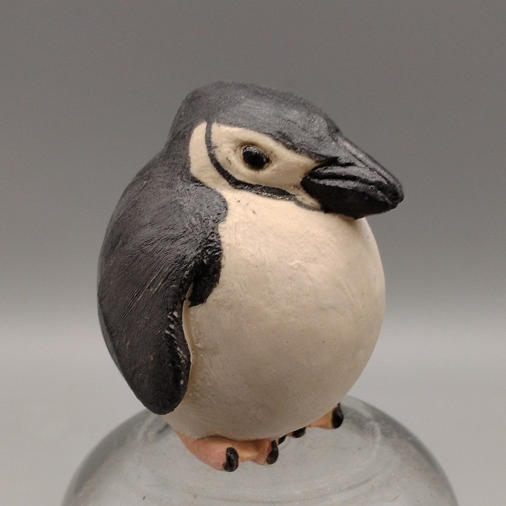 ArtifactOono's tweet photo. ©200gAs シリーズ『ヒゲデブペンギン』
#oonoartifact #200gAs #磁器 #ceramic #ヒゲペンギンギン #Chinstrappenguins #千年先も宝物 #陶彫刻 #益子陶器市 #路地裏テント #ヒゲデブペンギン https://t.co/GvrC07y3By