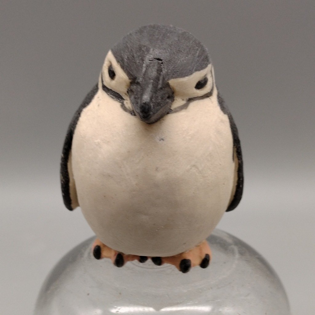 ArtifactOono's tweet photo. ©200gAs シリーズ『ヒゲデブペンギン』
#oonoartifact #200gAs #磁器 #ceramic #ヒゲペンギンギン #Chinstrappenguins #千年先も宝物 #陶彫刻 #益子陶器市 #路地裏テント #ヒゲデブペンギン https://t.co/GvrC07y3By