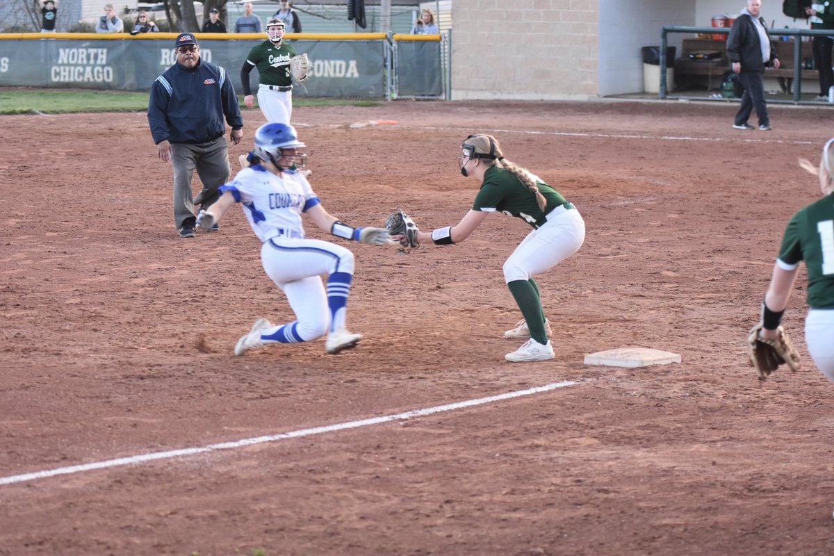 The Cougars pound out 9 hits including a grand 💣 by Izzy Loiben but it wasn’t enough to overcome the hot bats of Grayslake Central. The Cougars pick it up again Saturday with a triangular with Grant and Palatine at VHHS.