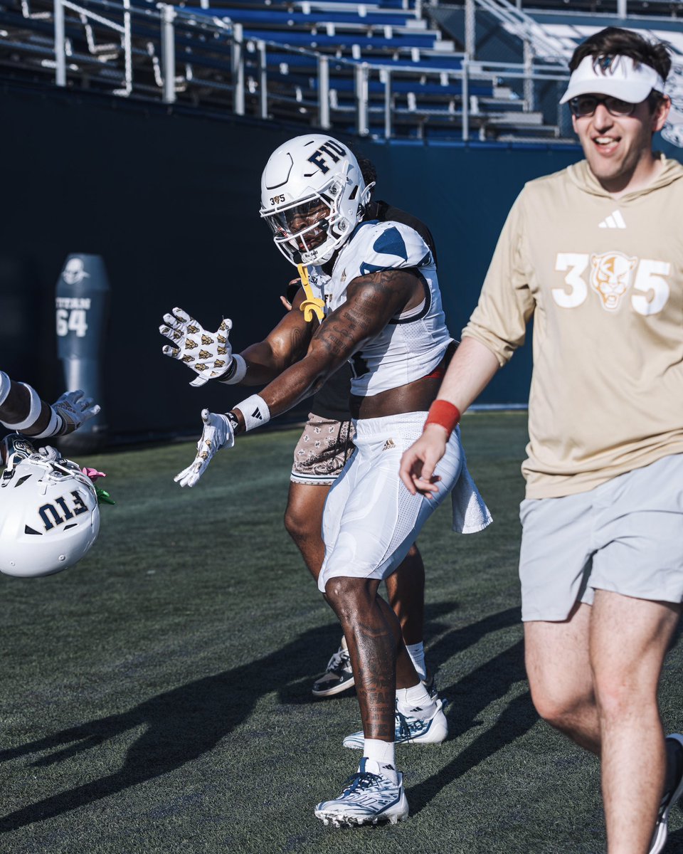 FIUFootball's tweet photo. Fun day with the gang 🤞 https://t.co/RbFmY3t8RX