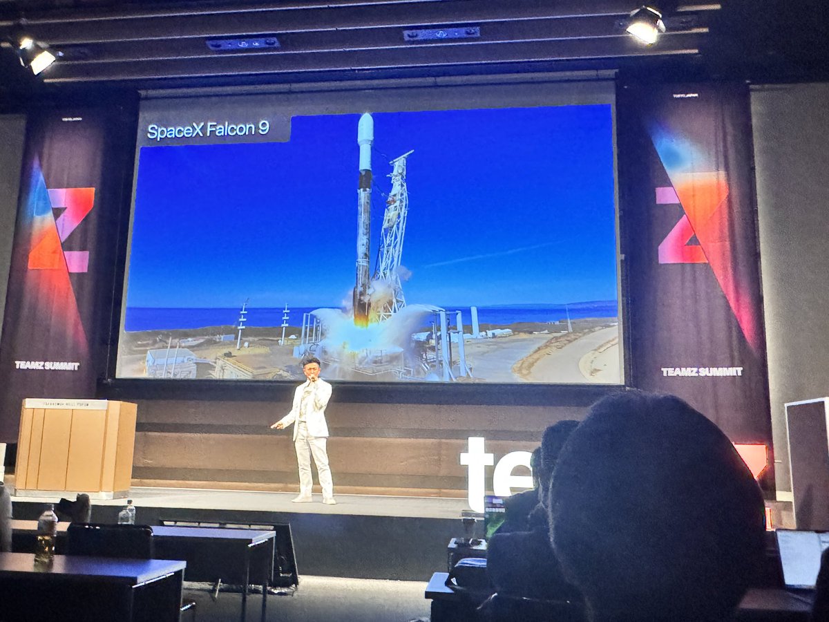xana_net's tweet photo. /
📣TEAMZ WEB3 / AI SUMMIT 2024
\

Great to see @XANA_RIO 's pitch yesterday to further expand XANA's visibility!

#XANA #TEAMZ #Web3 https://t.co/58LfQRsIiZ