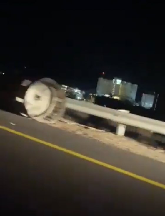 Elizabe42390474's tweet photo. Restos de un misil de Irán que fue interceptado en la carretera del mar muerto, frontera con Israel, Cisjordania y Jordania.
Adonai no abandona a su pueblo.🙌🏼🇮🇱❤️🇵🇾!!
Shemá Israel🙌🏼 🇮🇱 ❤️🇵🇾
#SolidaridadConIsrael🇮🇱🇵🇾 https://t.co/qXklQFMIoF
