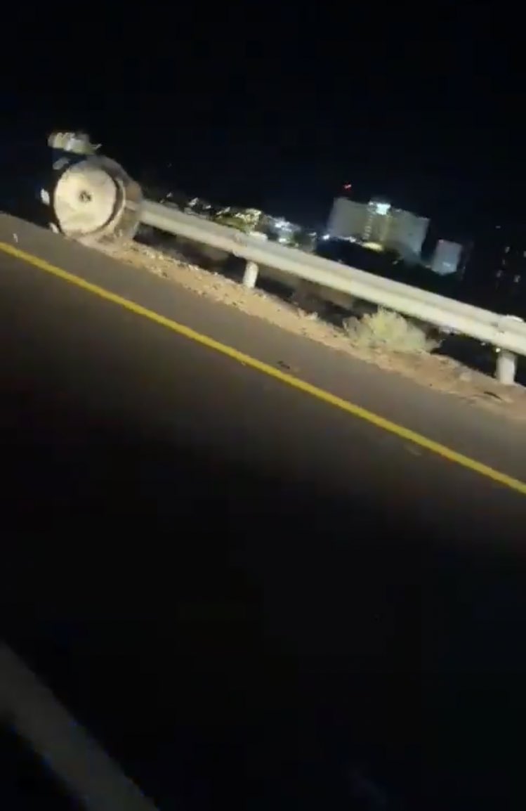 Elizabe42390474's tweet photo. Restos de un misil de Irán que fue interceptado en la carretera del mar muerto, frontera con Israel, Cisjordania y Jordania.
Adonai no abandona a su pueblo.🙌🏼🇮🇱❤️🇵🇾!!
Shemá Israel🙌🏼 🇮🇱 ❤️🇵🇾
#SolidaridadConIsrael🇮🇱🇵🇾 https://t.co/qXklQFMIoF