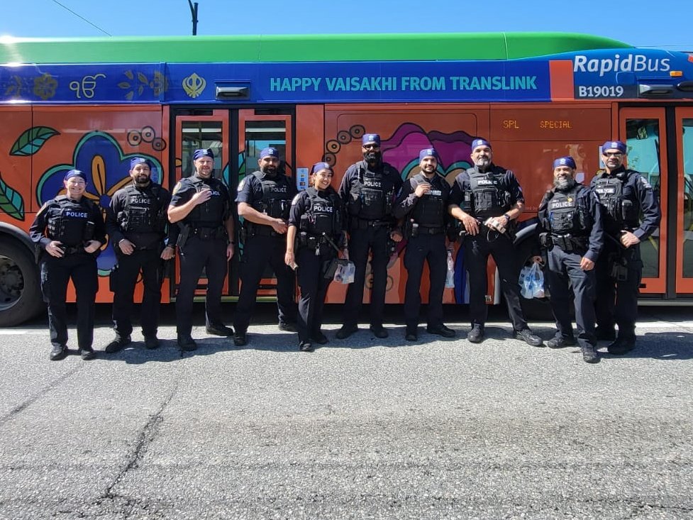 MVTP_CplHanif's tweet photo. Thank you @kdsross for the hospitality at your #Vaisakhi2024 parade🙏.
It was a gorgeous day to get out &amp; mingle with Vancouver's Sikh Community &amp; it's friends!
#Vaisakhi2024 #CommunityEngagement #Diversity #CommunityPolicing https://t.co/KSuVdvC4YJ