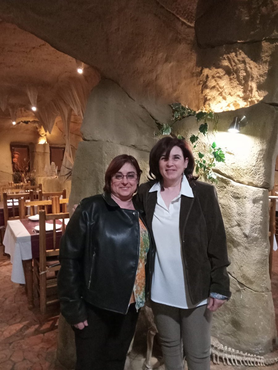 MerceAroca's tweet photo. Una noche en la Caverna con amigos https://t.co/tiwvpddldW