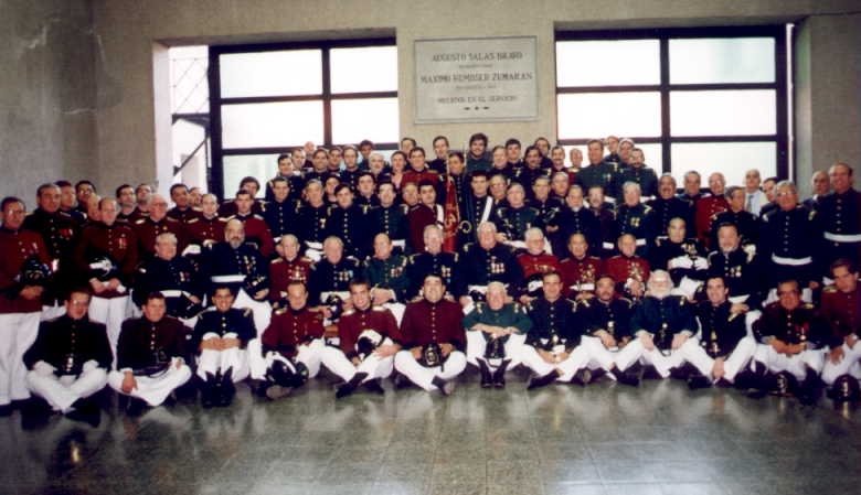 bombaquinta's tweet photo. Hoy se cumplen 135 años del canje de amistad que tenemos con la @TerceraValpso siendo este el único canje que tenemos.
Un abrazo a todos los Tercerinos, que nuestra amistad siga siendo fraterna y profunda y como ya saben Nataniel Cox es su casa.

¡Firme la Quinta! https://t.co/JfPtfPEG2Y