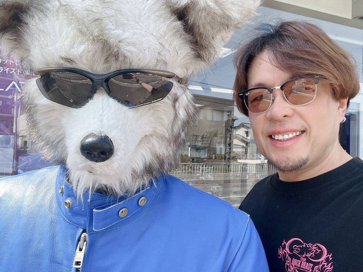 Opt_Fuji's tweet photo. おは富士🗻
近くを見るときに見にくいからと頭の上にメガネを乗せるのはフレームの型崩れの原因となります😅
ちゃんと近くが見やすいメガネを掛けましょうね😉
それの方がスマートで若く見えますよ😊

今日のサングラスは #RayBan #CLUBMASTER です🕶
ピンクのレンズがめっちゃオシャレですよ〜🤗 https://t.co/TRZuK4vFag