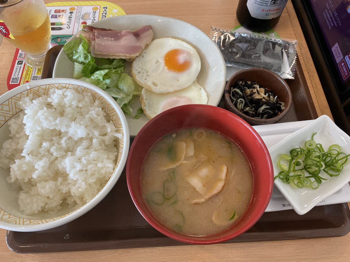kuishimbo30's tweet photo. 休日の朝はすき家😁

#朝定食 https://t.co/tAhybpF5Vn