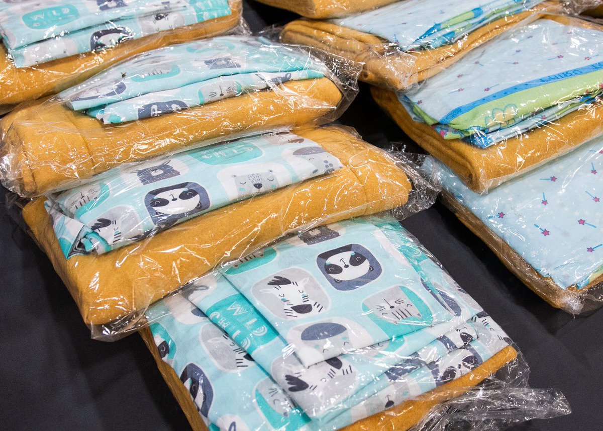 LrDesarrollo's tweet photo. El polo textil es un ejemplo vivo del compromiso de los trabajadores y trabajadoras del programa potenciar trabajo.
Confeccionan sábanas y frazadas para los programas #Qunitas y #PequeñosMimos, nos recuerdan el poder de la comunidad y el trabajo en equipo hacia un futuro mejor. https://t.co/TstRgYpk4C