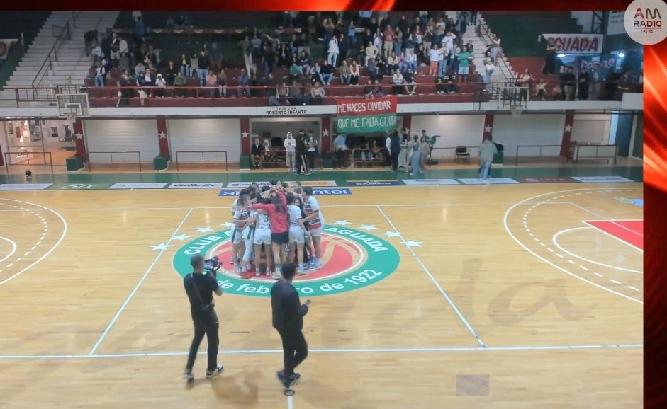 Buen Debut de @AguadaFemenino 💪 Primer Triunfo vs Lagomar (+24) ✅ Goleadora Catalina Pereira 18 PTS🔥🔝 Excelente Trasmisión @RadioAM_Aguada 📺 Con el gran relator @belagutman1 y la frase 'Alegría Ugolini' 🎙️ Crack 👏 #VamosLasPibas 👊✨🔴🟢