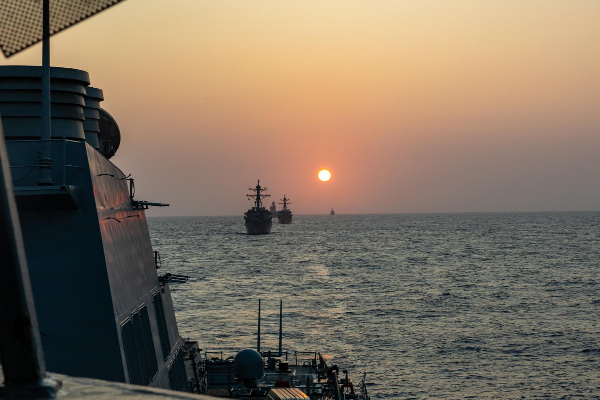 Sailors participate in a gun demonstration aboard the Arleigh Burke-class guided-missile destroyer USS Higgins (DDG 76) while operating in the Philippine Sea.

#USNavy | #OperationalReadiness https://t.co/cT24XBddPr