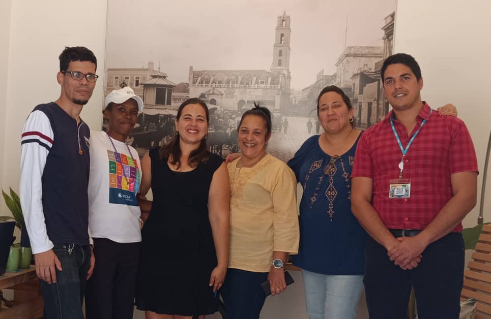 En la tarde visitamos la nueva Estación de Autoservicios Digitales del Centro Histórico de la Habana Vieja. Conocimos los nuevos servicios que se ofrecen a habitantes y visitantes, a partir de la incorporación de nuevos proveedores al bello proyecto que impulsa @ofafacilitacion.