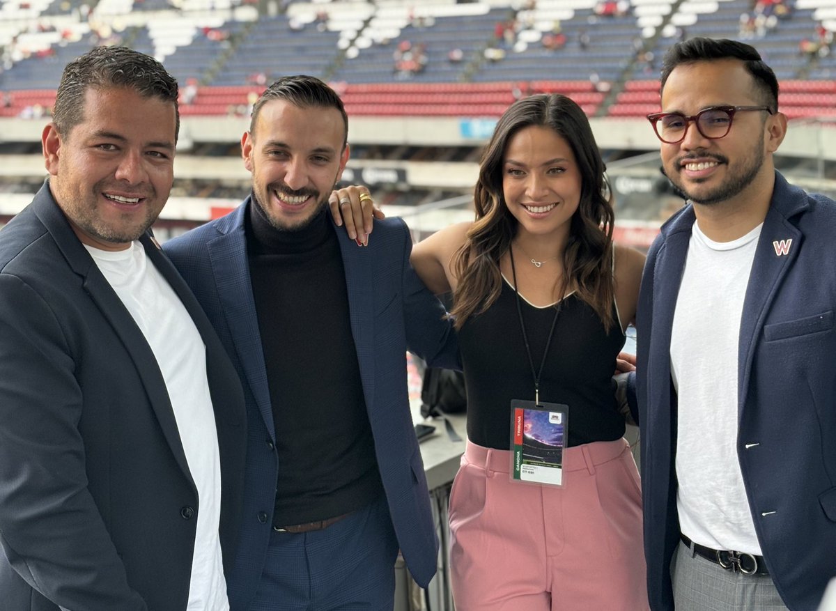 LoboMorales_'s tweet photo. Transmisión histórica para el team Arranque. Hoy transmitimos juntos nuestro primer partido de Liga MX y es para definir el liderato.

América v. Toluca.

¿jalan o qué, mi gente? Les dejo el link… https://t.co/YSAjLWhHdU https://t.co/t8h9JfU9xY