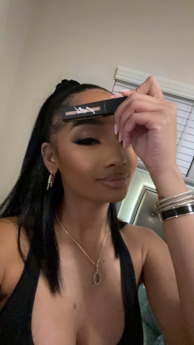 whatquinwants_'s tweet photo. just here to show y’all my make up from last night 😍 https://t.co/gyURuugML0