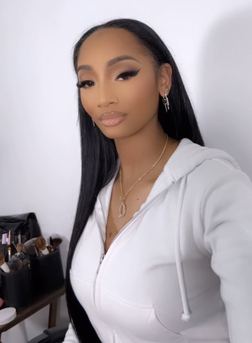 whatquinwants_'s tweet photo. just here to show y’all my make up from last night 😍 https://t.co/gyURuugML0