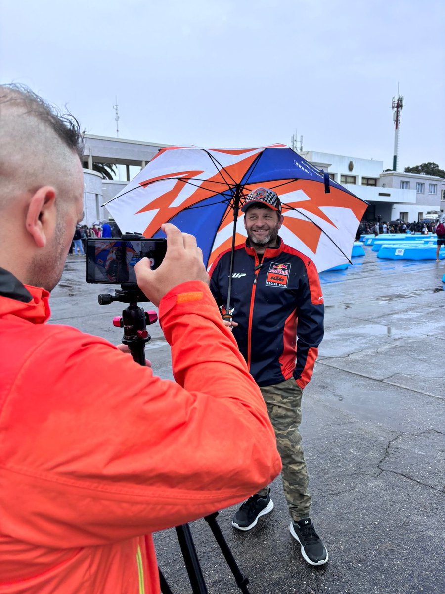 laurentlazard1's tweet photo. Un sábado diferente, participamos al #icechallenge , record #guinnessworldrecord , 929 personas durante 3 minutos en una agua a 5 grados . 👏 a @fernandomontero_oficial y @alecurcio_capitaldevida . #somosguinnesworldrecord #uruguay🇺🇾 https://t.co/FAkW0uIagh