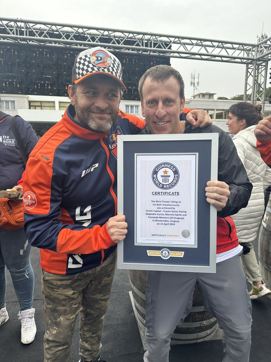 laurentlazard1's tweet photo. Un sábado diferente, participamos al #icechallenge , record #guinnessworldrecord , 929 personas durante 3 minutos en una agua a 5 grados . 👏 a @fernandomontero_oficial y @alecurcio_capitaldevida . #somosguinnesworldrecord #uruguay🇺🇾 https://t.co/FAkW0uIagh