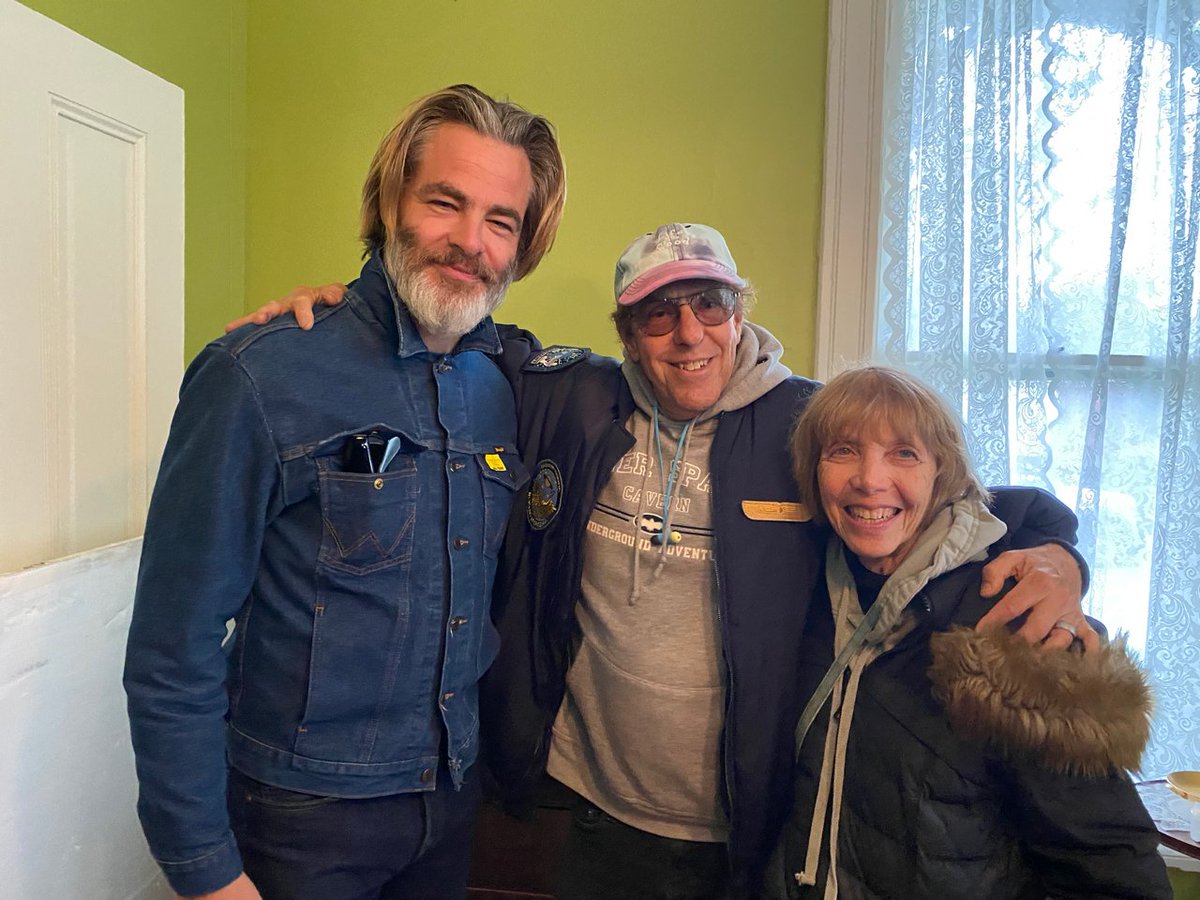 MarcZicree's tweet photo. First day shooting in Heritage Square on Elaine's feature The Voiceless Roar. Chris Pine dropped by to wish Elaine well. What a great guy! @ChrisPine #StarTrek #dungeonsanddragons #Hellandhighwater #Princessdiaries2 https://t.co/mVJxWdyK0I