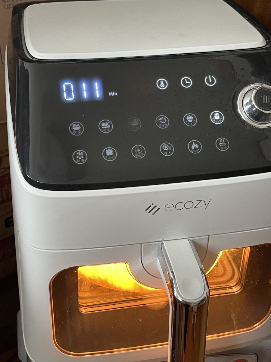 ek_xEV's tweet photo. ソーラーパネルとポータブル電源の有る生活
今日も朝から太陽燦々で電気があまりそうなのでエアフライヤーで油で揚げないフライドポテト🍟を朝食に。
電気代を心配しなくていい生活はいいですね。
#ECOZY #ノンフライヤー #エアフライヤー #ポータブル電源 #ソーラーパネル https://t.co/AeiehzPW0L