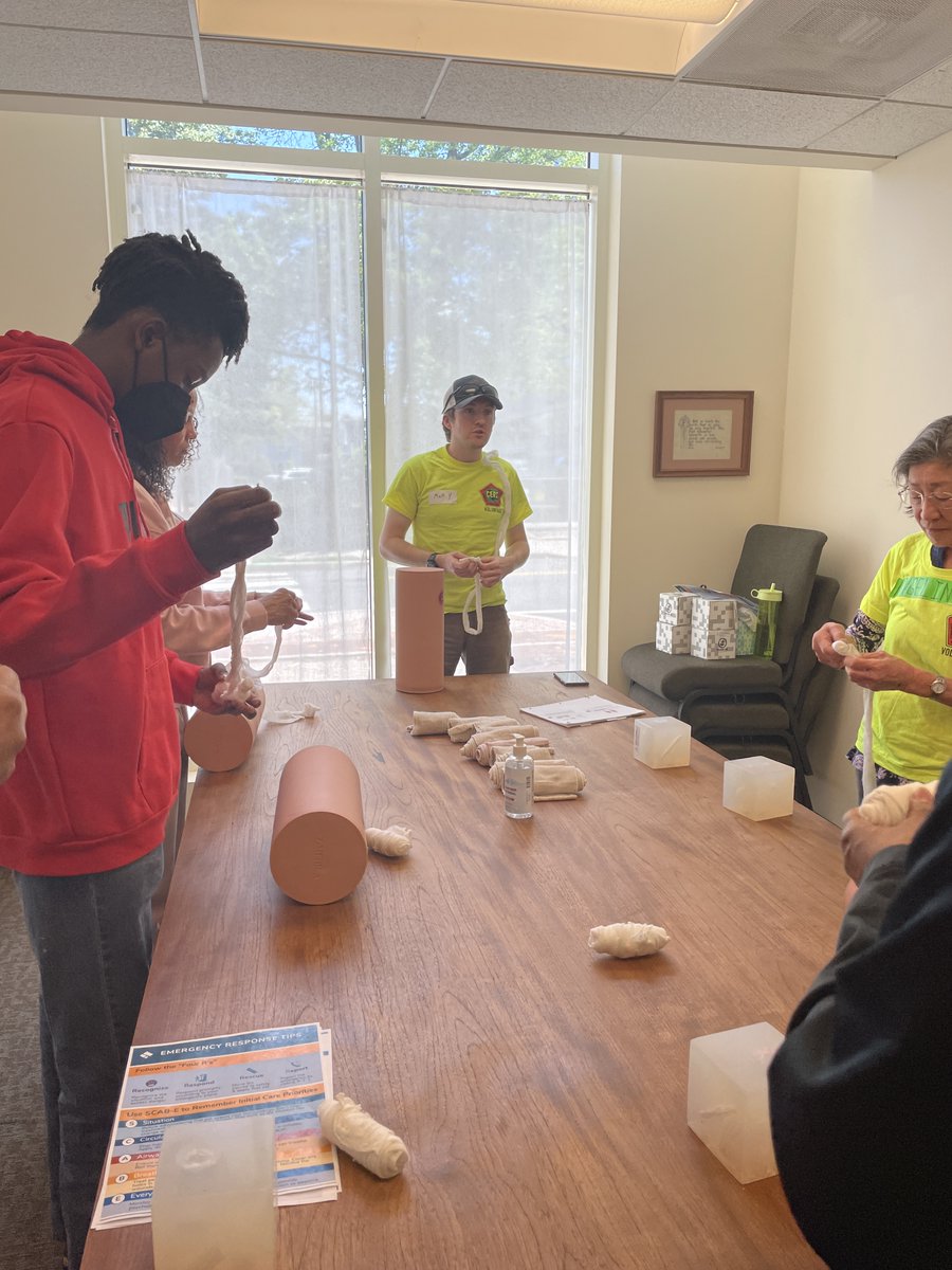 ReadyArlington's tweet photo. Today @arlingtonvacert volunteers and @ReadyArlington staff met with 15 members of the @ChurchClarendon to teach lifesaving emergency preparedness and response skills during a #First15 course! Learn more about CERT: https://t.co/HLwIJsTs8w https://t.co/kGUxIUdYoT