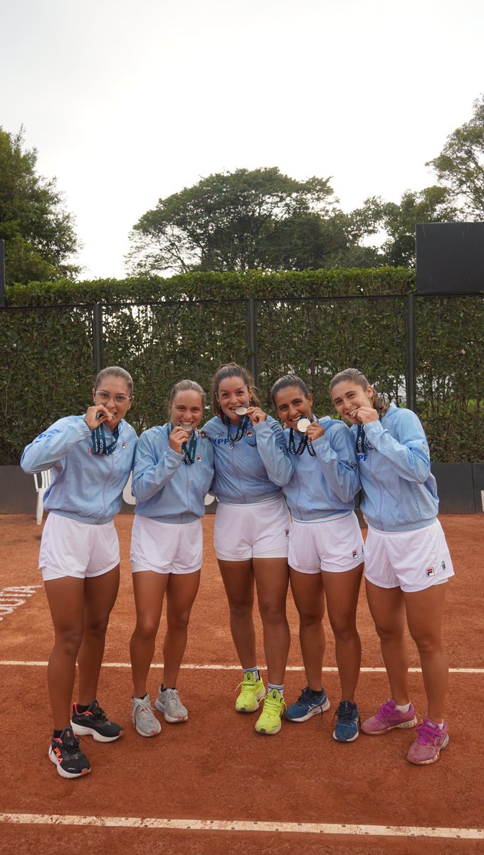 ✈️Próxima parada: los playoffs de la Billie Jean King Cup Esto nos dejó la semana en Bogotá 🇨🇴, donde nuestras Guerreras quedaron en 🥈 lugar de la Zona Américas I y lograron la clasificación a la siguiente instancia 👏