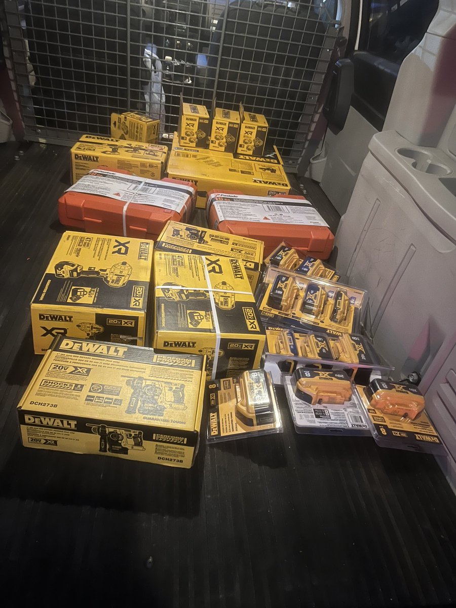 profit_lounge's tweet photo. Lowes MESSED up big time.

Every item on Lowe’s via Instacart was glitching to 60% off at checkout!

Dewalts, Makita, Kobalt and plenty more tools all delivered 🛒

This lasted less than 30 minutes but enough time for all our members to profit https://t.co/Uek16gK9MD
