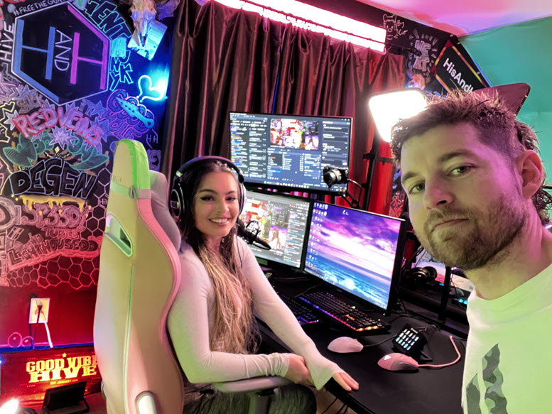 🔥LIVE!! WE'RE BACK & home for the night for some Ranked Apex. Click - twitch.tv/hisandherslive