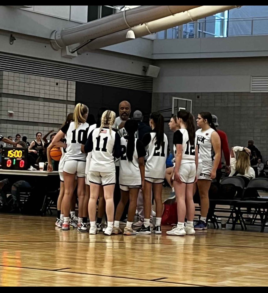 TeamAttack28GBB's tweet photo. Great first day @WPABruinsTipOff .
We went 1-1, playing against great competition, with two different styles of play. 

Won our first game by 4 against @GLPbasketball and lost our second by 2 against @DYTVIPERSELITE. 

Two more games tomorrow. Can’t wait!!! https://t.co/J0ojB52ZpM