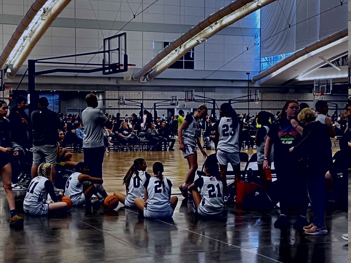 TeamAttack28GBB's tweet photo. Great first day @WPABruinsTipOff .
We went 1-1, playing against great competition, with two different styles of play. 

Won our first game by 4 against @GLPbasketball and lost our second by 2 against @DYTVIPERSELITE. 

Two more games tomorrow. Can’t wait!!! https://t.co/J0ojB52ZpM