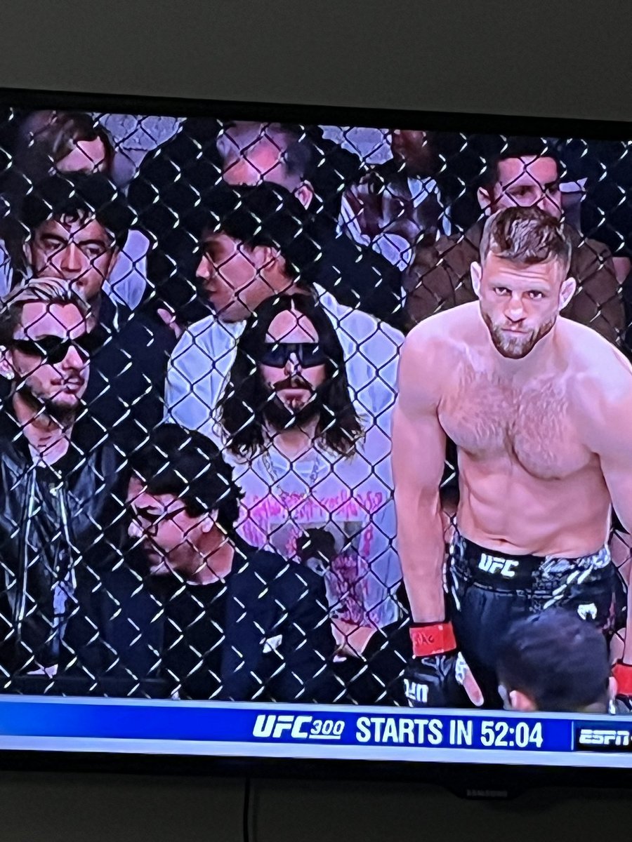 JasonYahtzee's tweet photo. @BrendanSchaub is that  our man @JaredLeto https://t.co/e2IjRDki1Z