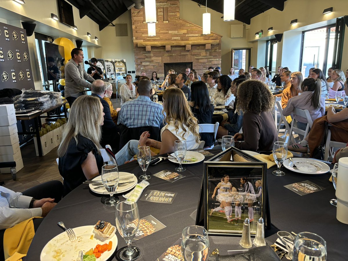 AlumniCClub's tweet image. Packed house for the @CUBuffsSoccer Banquet! It’s great to see our entire team, soccer staff and top donors from the #SoccerBall - what a great room! #SideBeforeSelf