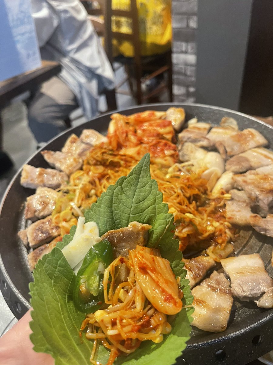 _aska_22's tweet photo. 昨日は韓国人友達と買い物して韓国料理屋さんでサムギョプサルの夜ご飯☺️楽しいし美味しい🤍 https://t.co/MBcmmqisex