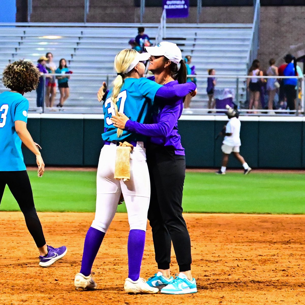 LSUsoftball tweet picture