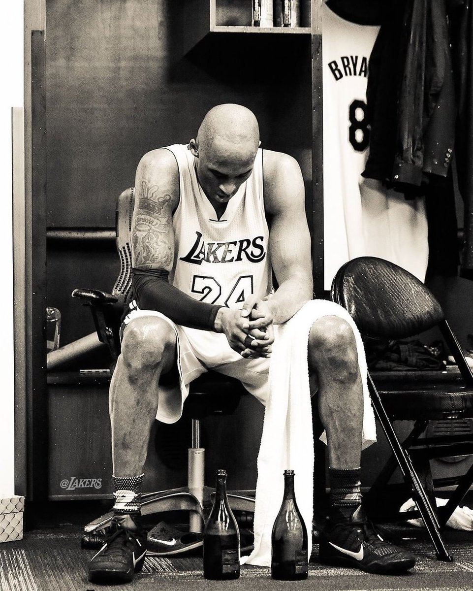 KicksFinder's tweet photo. End of An Era 🐍💛💜

"Mamba Out" ✌️

#MambaDay https://t.co/DwunSTtMaY