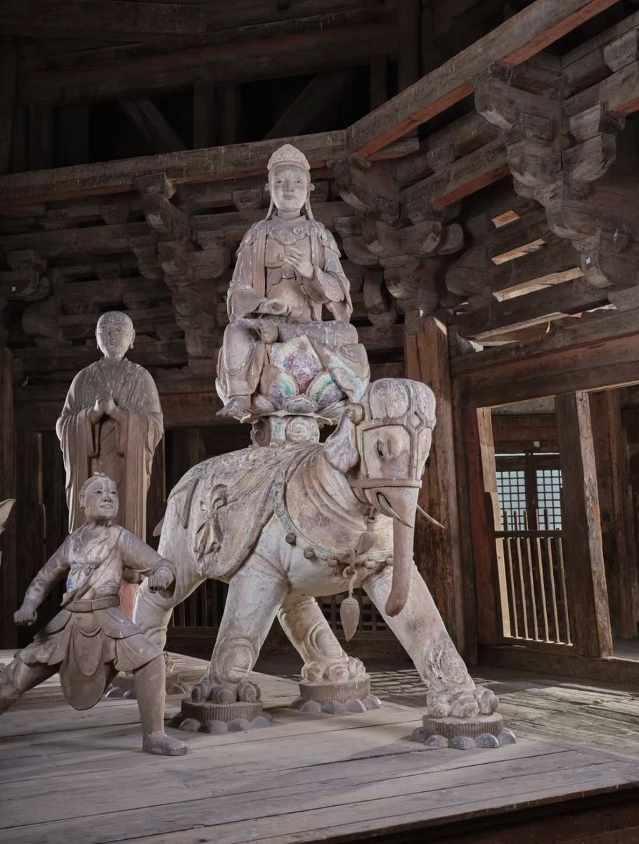 tongbingxue's tweet photo. Rare scenes inside the Yingxian Pagoda 应县木塔, the only extant large wooden pagoda in China and the tallest among ancient wooden buildings of the world. 
A Sakyamuni Pagoda of Fogong Temple, 67-m-high tower completely built of timber, in north China’s Shanxi province. https://t.co/AmQQVLh9uH