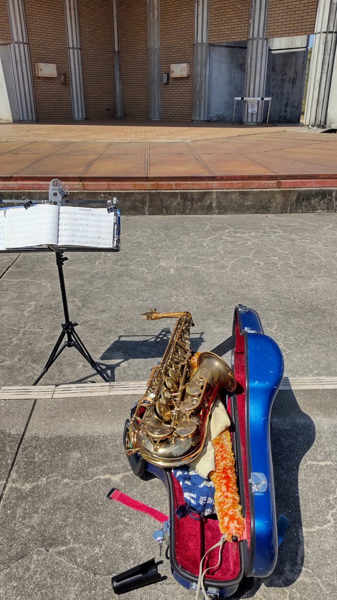 CharlieAlto's tweet photo. 今日は赤峰の野外ステージで練習。もはや暑いです。 https://t.co/Go9Lt21Glj