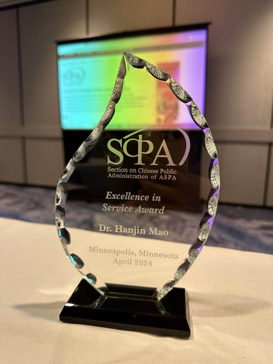 What a big surprise from <a href="/AspaScpa/">@ASPA_SCPA</a> for the Excellence in Service Award!