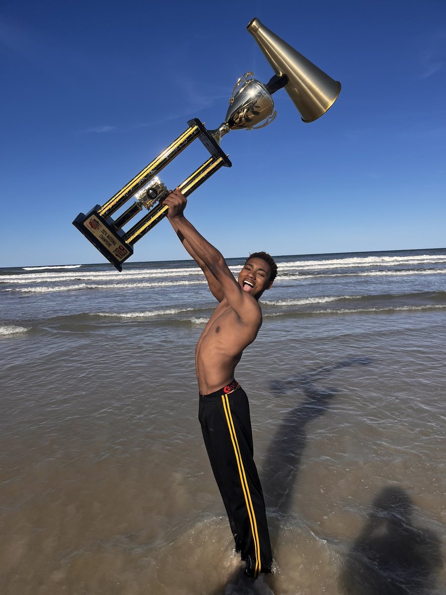 syrestarz's tweet photo. FIRST HBCU TO WIN ADVANCE LARGE COED ON THE BANDSHELL RAHHH🦅🦅🦅🦅😻😻😻😍😻😻😻 https://t.co/sjsipXY3a3