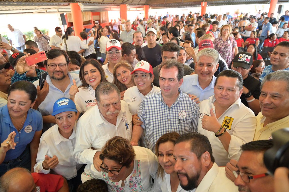 PRIVeracruz_'s tweet image. ➡️ Nuestra Secretaria General, Dip. @lorenapignon_, participa en las concentraciones convocadas en apoyo a @Pepe_Yunes en #Jaltipan y #Cosoleacaque.

¡Profesores y ciudadanos quieren de gobernador a un #VeracruzanodeVerdad! 👍🏽