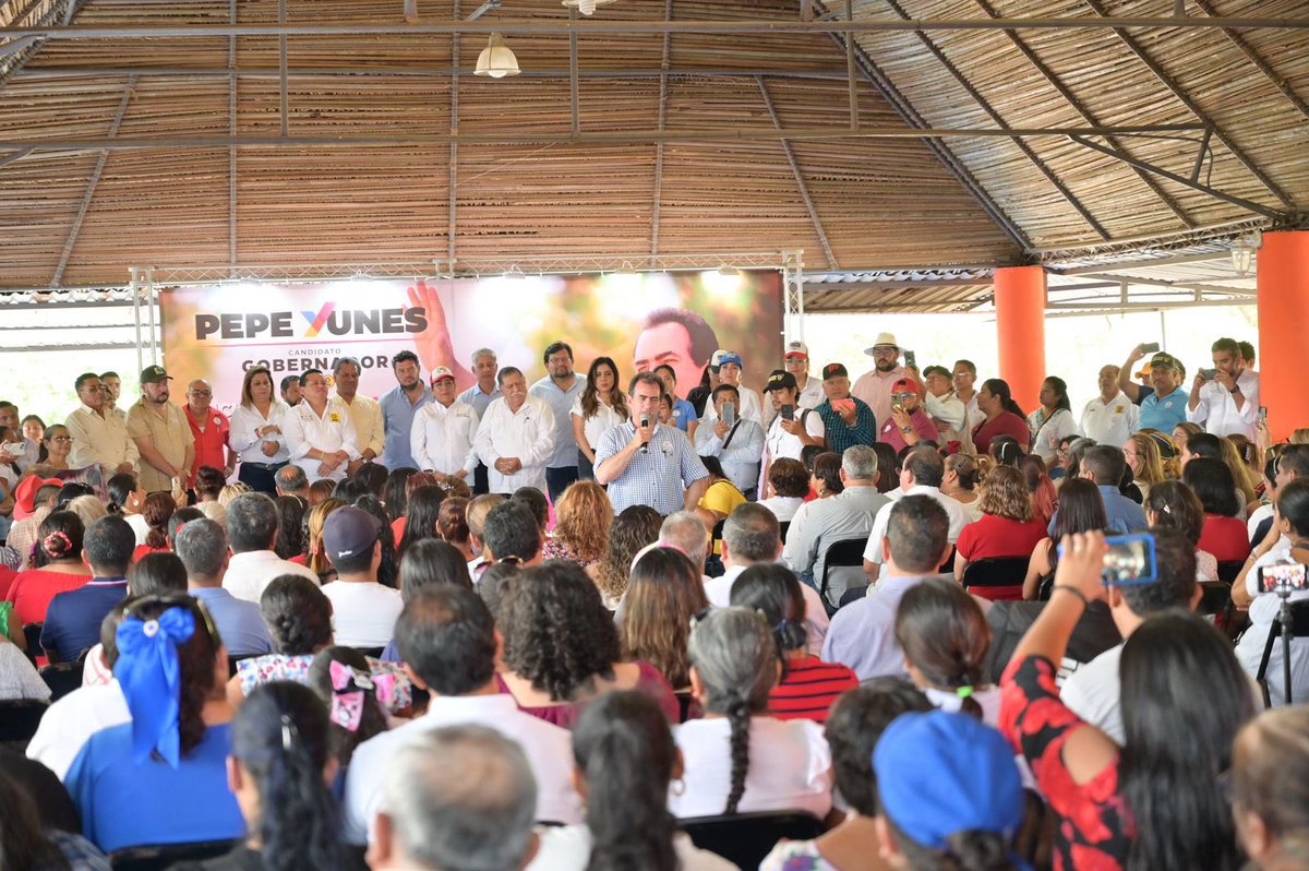PRIVeracruz_'s tweet image. ➡️ Nuestra Secretaria General, Dip. @lorenapignon_, participa en las concentraciones convocadas en apoyo a @Pepe_Yunes en #Jaltipan y #Cosoleacaque.

¡Profesores y ciudadanos quieren de gobernador a un #VeracruzanodeVerdad! 👍🏽
