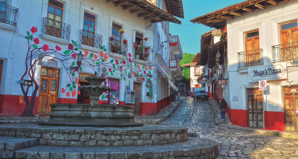 Vive momentos inolvidables, descubriendo el colorido de las fachadas y la magia que transmiten las calles empedradas del #PuebloMágico de #Cuetzalan. 🙌🏻🎊💕

#PueblaLoTieneTodo #Turismo #México