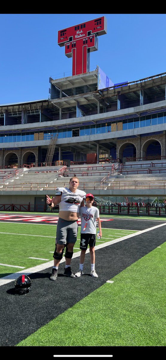 carr_kaden's tweet photo. @BraydenLCarr 💪🏻💪🏻 https://t.co/6ljEb6v26v